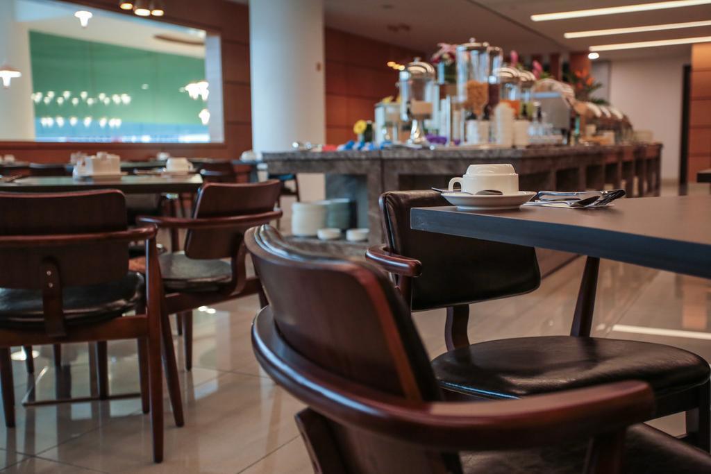 V8 Hotel Джохор Бахру Екстериор снимка