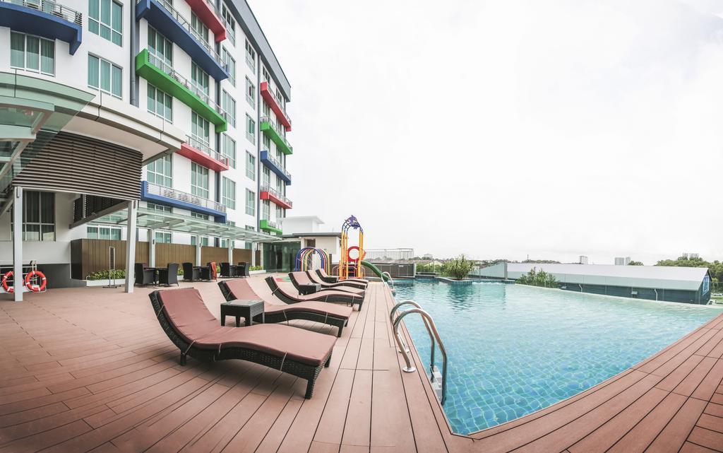 V8 Hotel Джохор Бахру Екстериор снимка