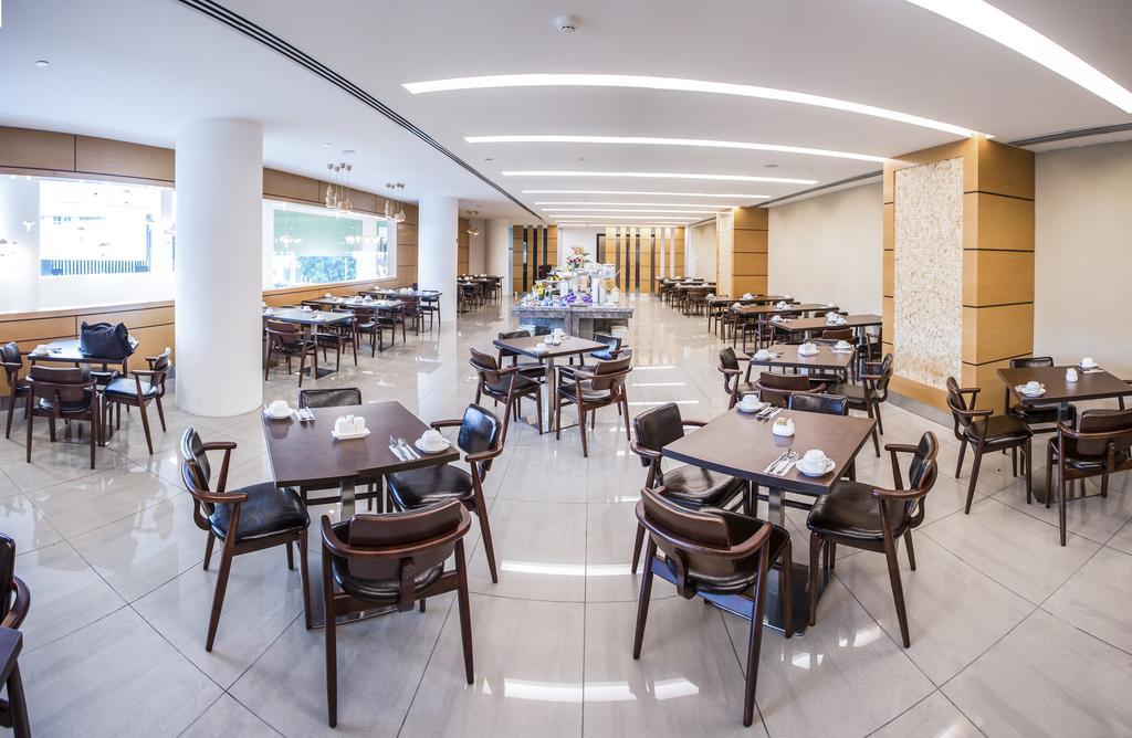 V8 Hotel Джохор Бахру Екстериор снимка