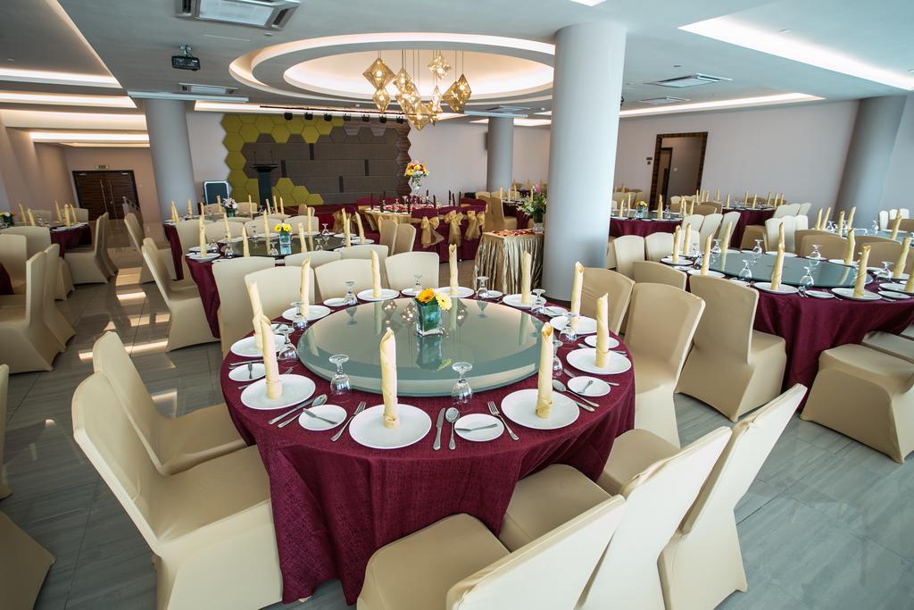 V8 Hotel Джохор Бахру Екстериор снимка