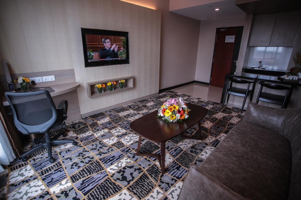 V8 Hotel Джохор Бахру Екстериор снимка